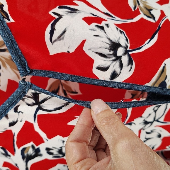 Ivanka Trump Blouse Size XL Red Blue Floral Denim Trim Lightweight - Picture 5 of 7